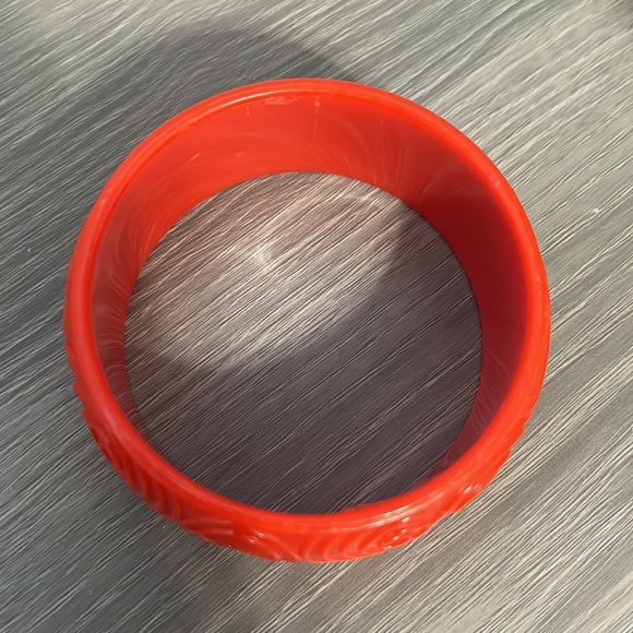 Vintage Red Plastic Bangle Bracelet with Embossed Swirls, EUC - Picture 5 of 6